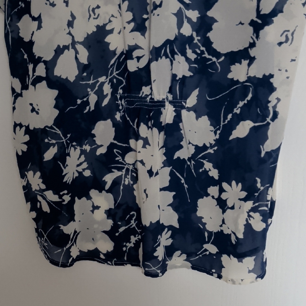 Ralph Lauren Navy and White Floral Split-Neck Flutter Sleeve Blouse - Picture 6 of 8